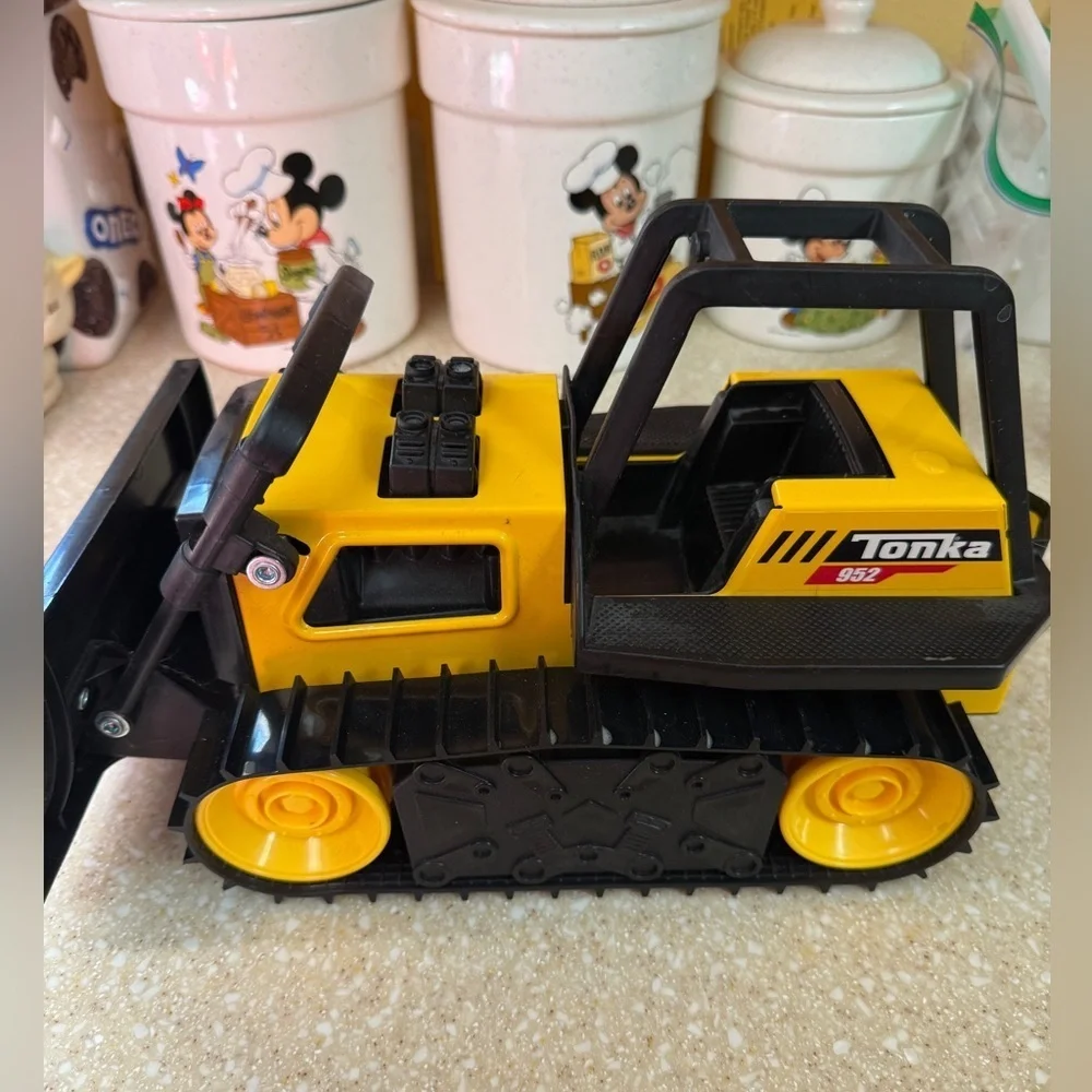 Tonka Black and Yellow Bulldozer Toy 2020